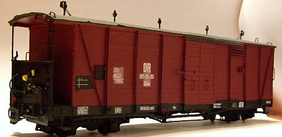 Gedeckter Güterwagen mit Bremserbühne Spur 0e